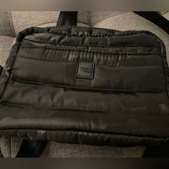 Think Royle Crossbody Camera Bag Camo Black New With Tags - Picture 2 of 2